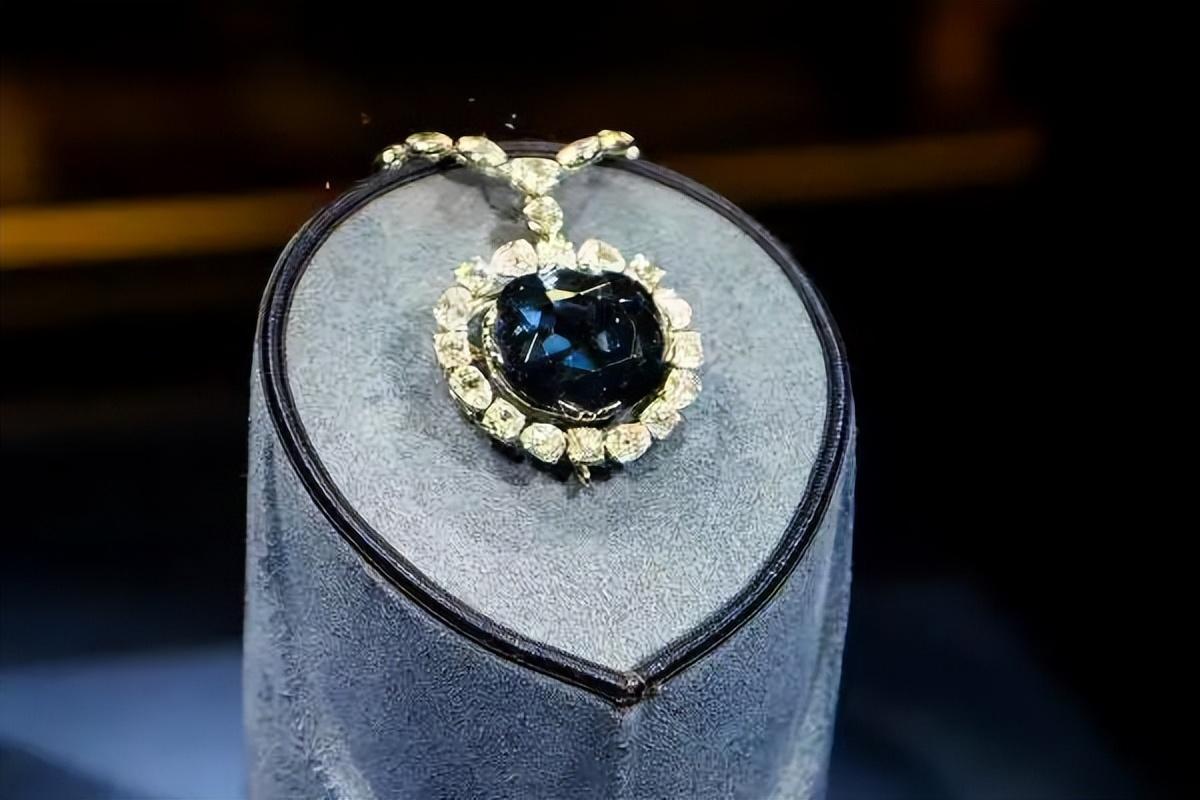 十大昂贵珠宝你知道吗？排名第一的是著名的厄运钻石！