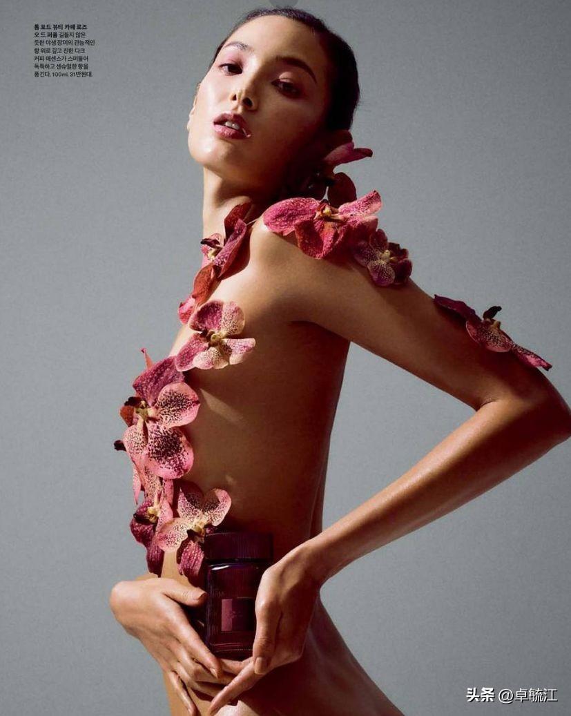 Tiana Tolstoi花朵造型前卫大胆 身材火辣极具魅惑